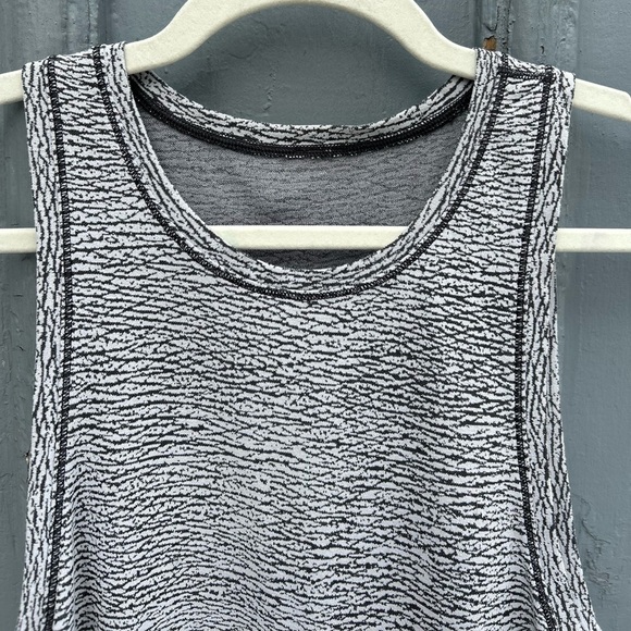 Lululemon Squad Goals Tank, size 8/10 - Picture 9 of 9
